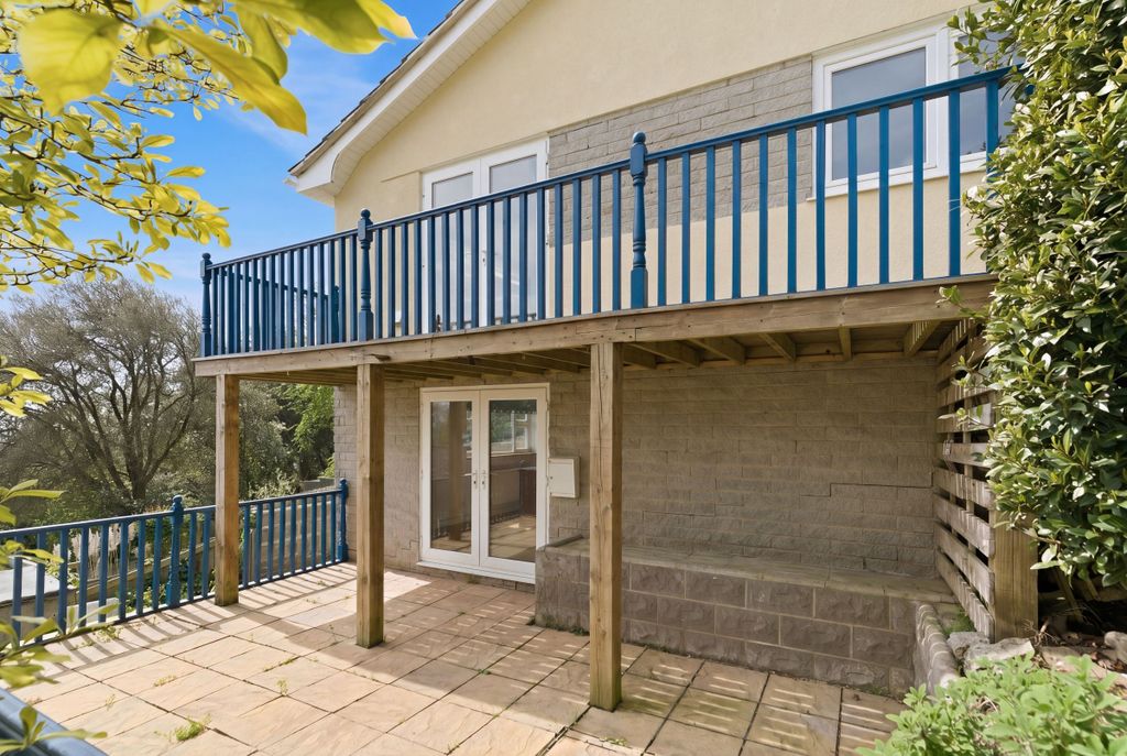 Property photo 2 of 34