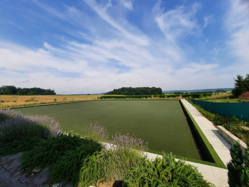 Property photo 2 of 24