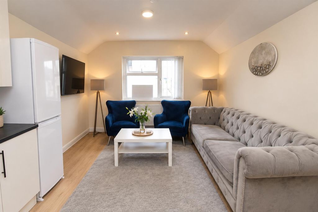 Property photo 1 of 13 05d9c0Fa-Ff2B-4B7F-A611-16De1Fee6B3c.Png