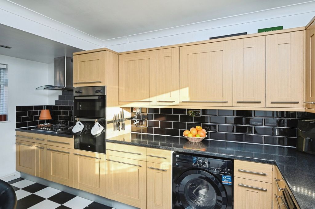 Property photo 2 of 14 Pbox-Img.Jpg