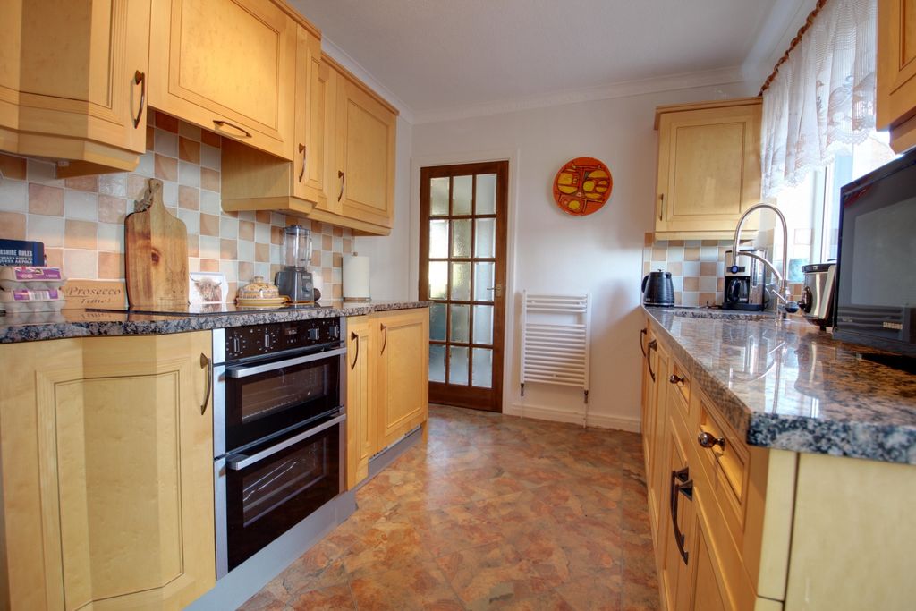 Property photo 2 of 15 Kitchen