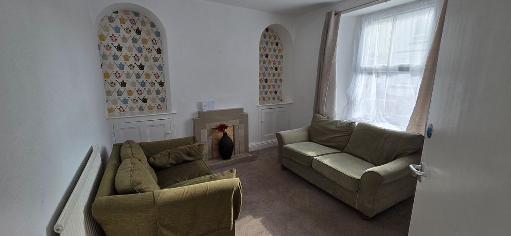 Property photo 2 of 6