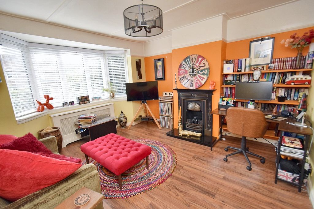 Property photo 2 of 20