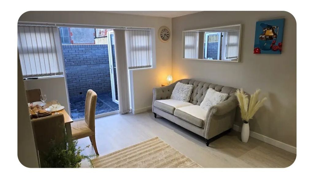 Property photo 2 of 7 Living Room