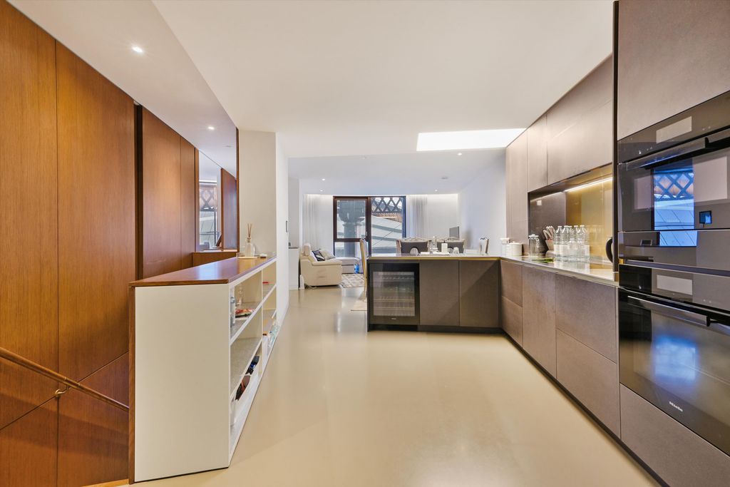 Property photo 2 of 16 Image