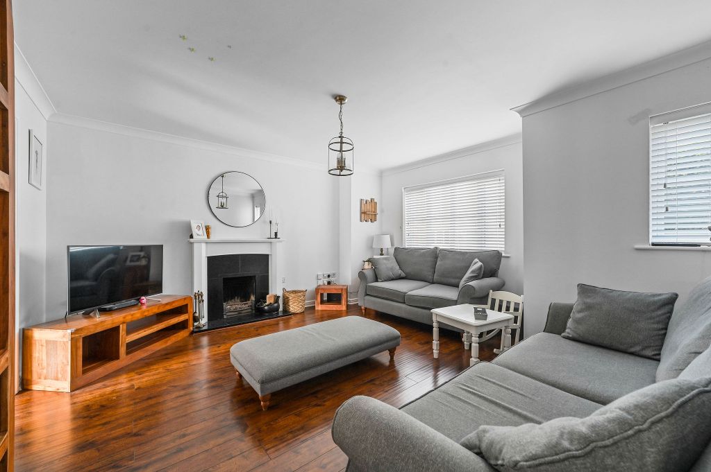 Property photo 2 of 19 Pt-Db(Wp)-9Larkclose-12