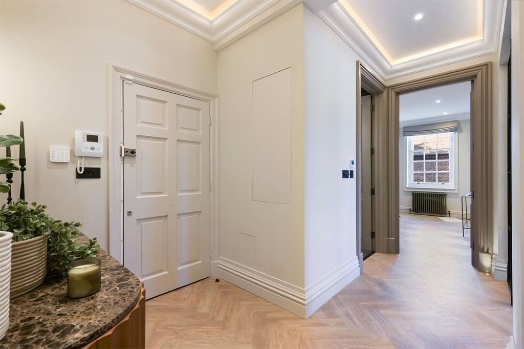 Property photo 3 of 36 Hallway