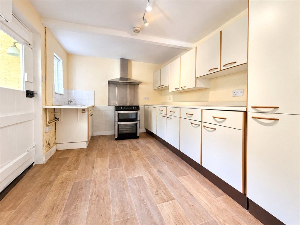 Property photo 2 of 11 Picture No. 32