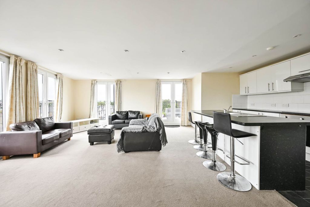 Property photo 3 of 46