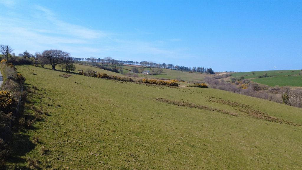 Property photo 2 of 8 Description