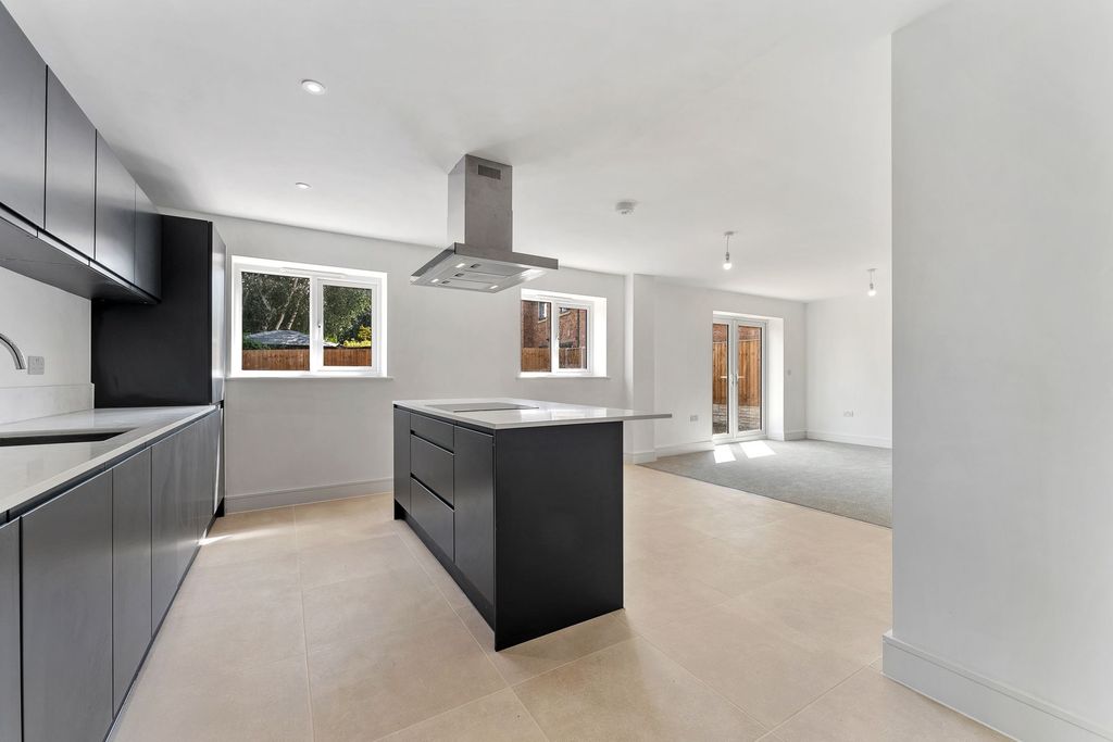 Property photo 3 of 25