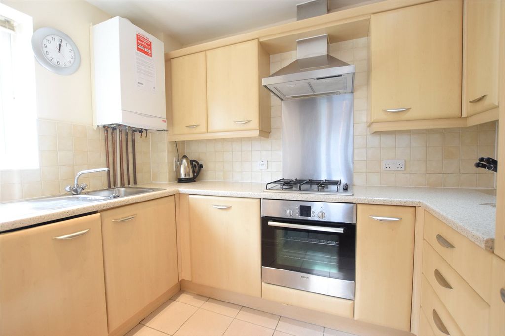 Property photo 3 of 6 Kitchen