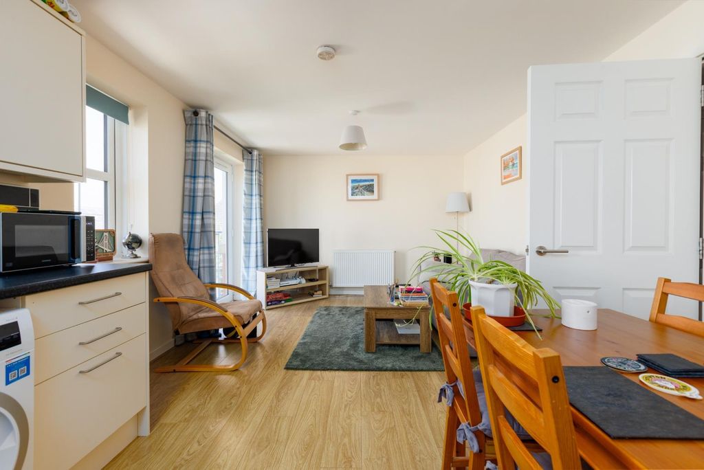 Property photo 1 of 12 5 Sturmy Cl-3.Jpg