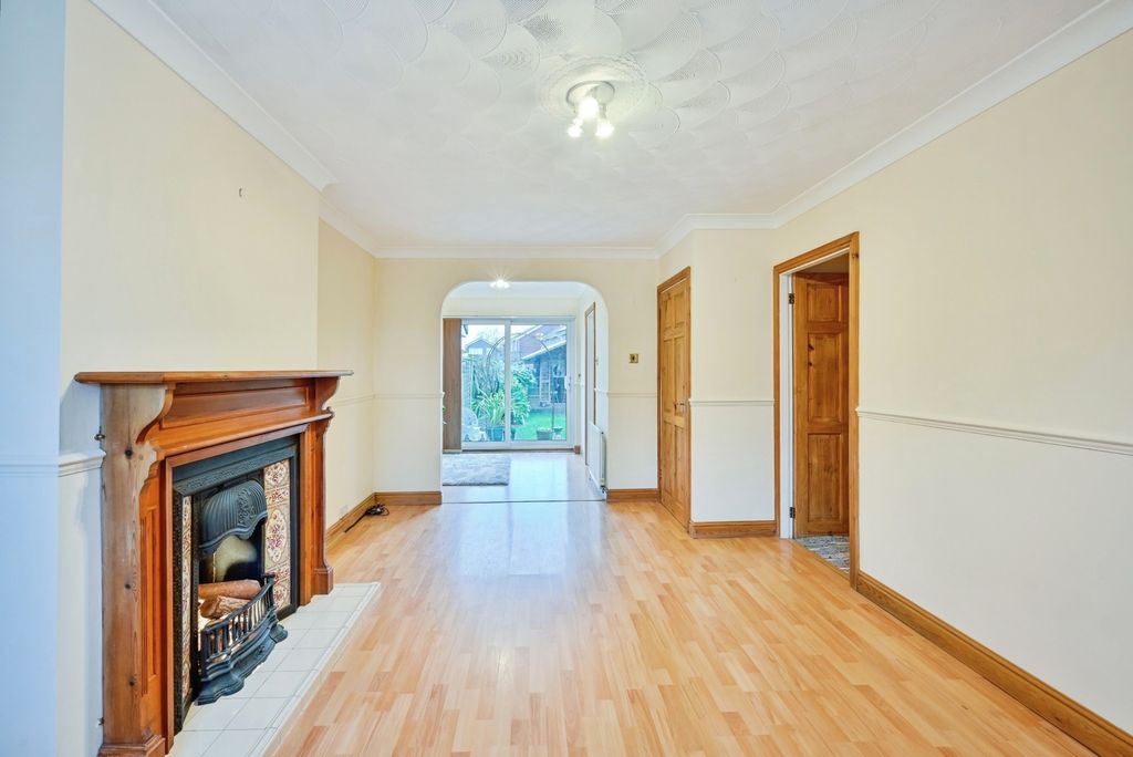 Property photo 2 of 12 Lounge