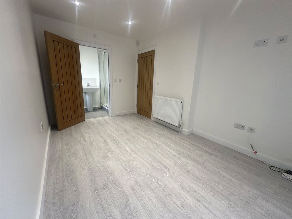 Property photo 3 of 10 Picture No. 09