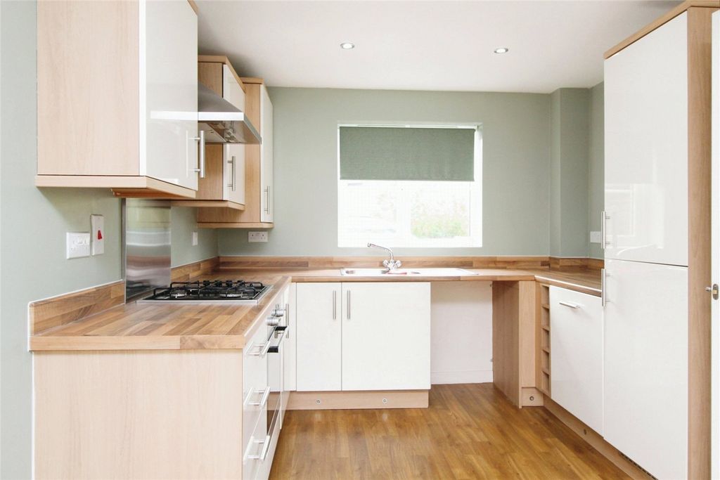 Property photo 2 of 20 Kitchen