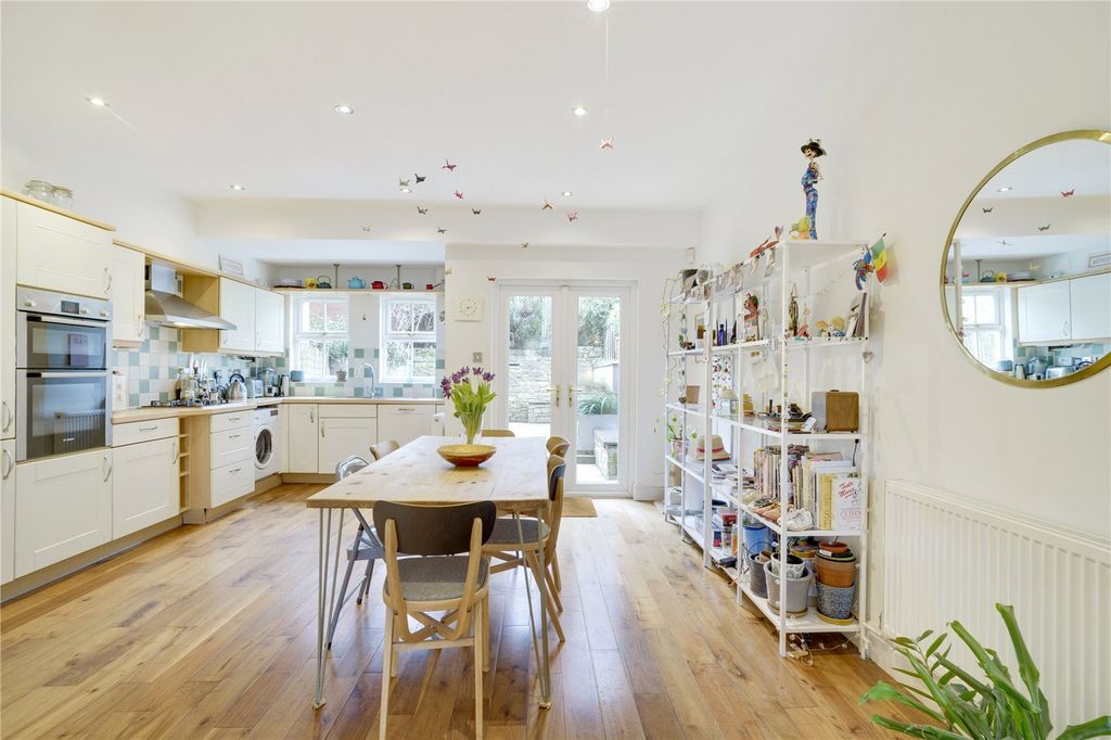 Property photo 3 of 15 Picture No. 05