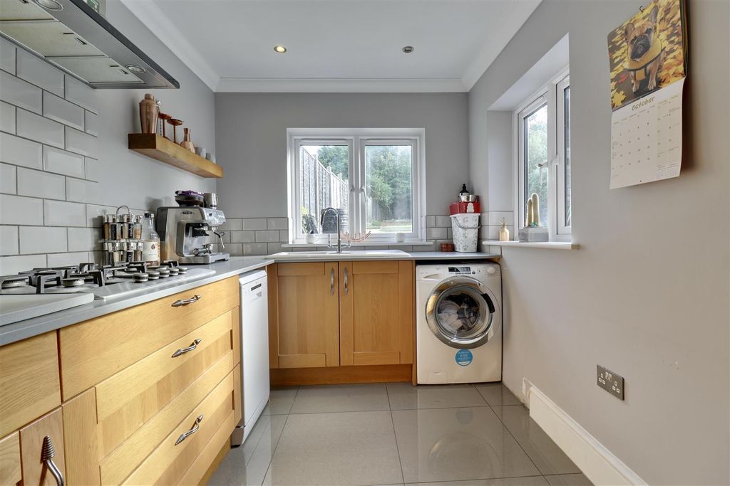 Property photo 3 of 15 083534C8-19D7-404E-B82C-E48D8182CE47_1_201_A.Jpeg