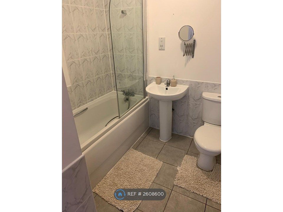 Property photo 1 of 8 Three Piece Suite Bathroom