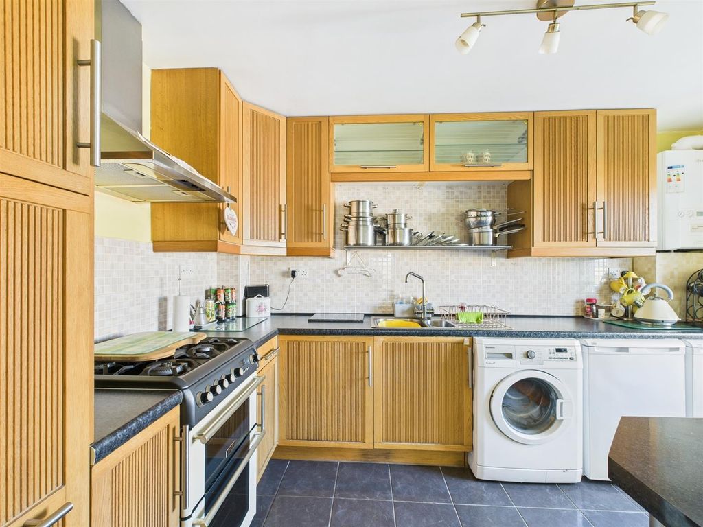 Property photo 2 of 14 Cam02295G0-Pr0173-Still007.Jpg