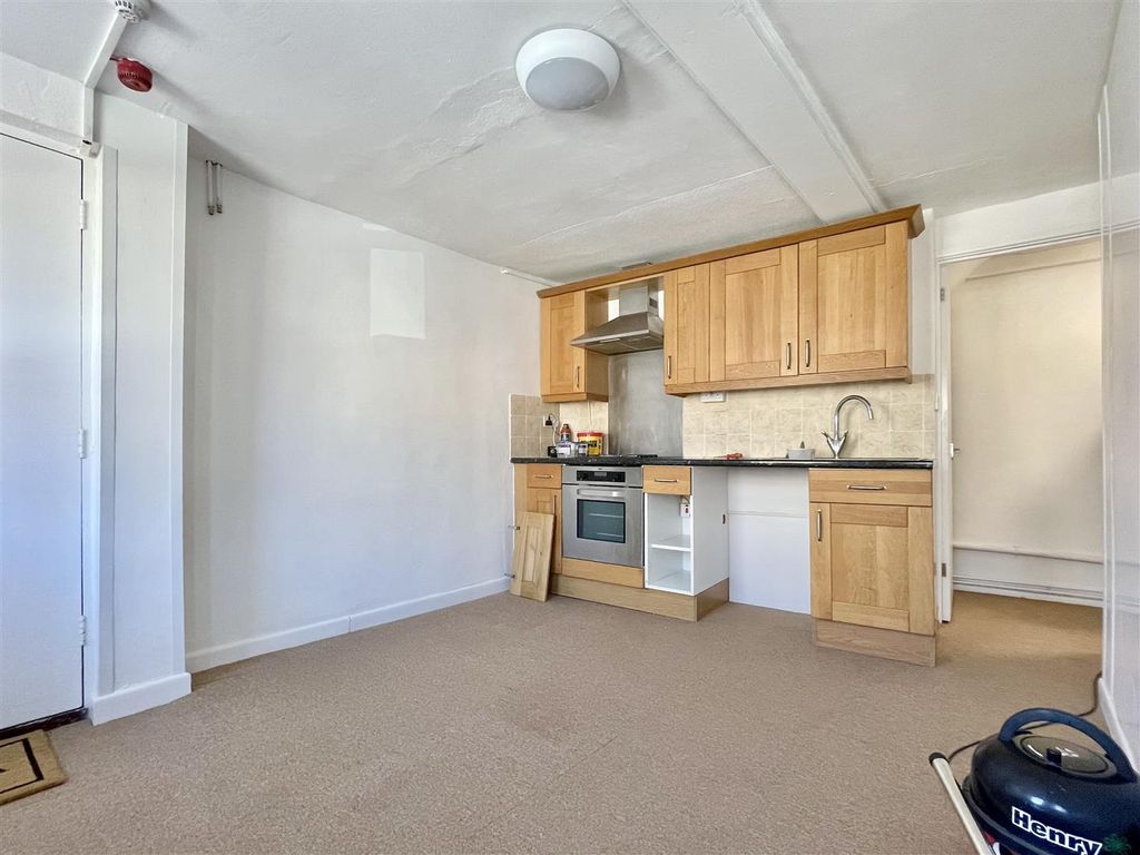 Property photo 2 of 16 No. 1