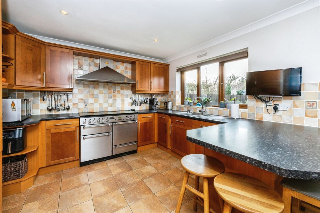 Property photo 2 of 24