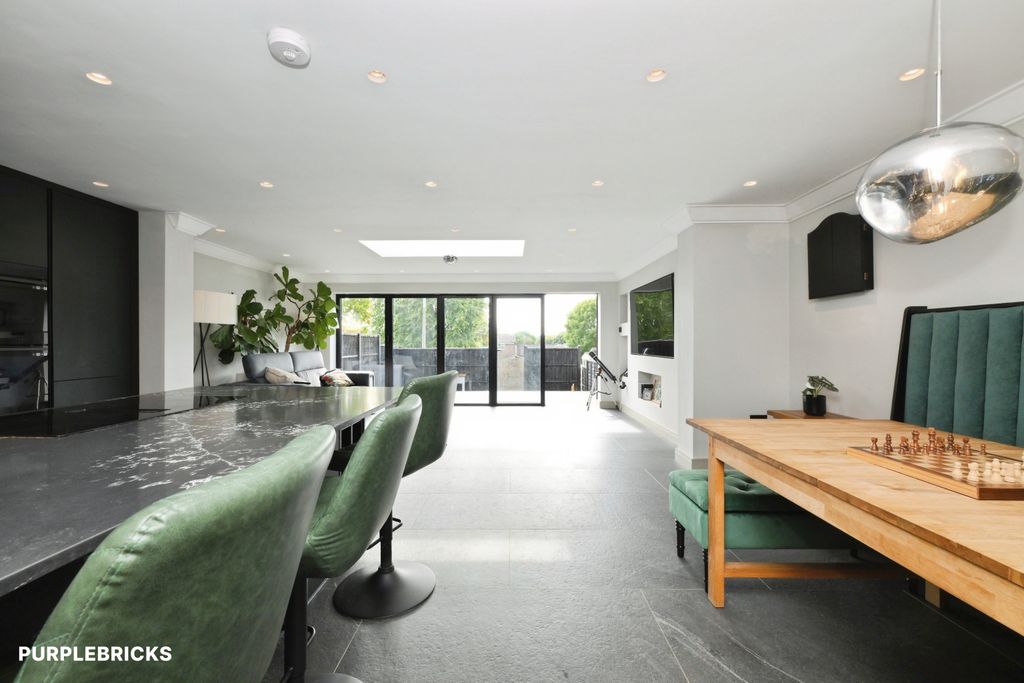 Property photo 1 of 31