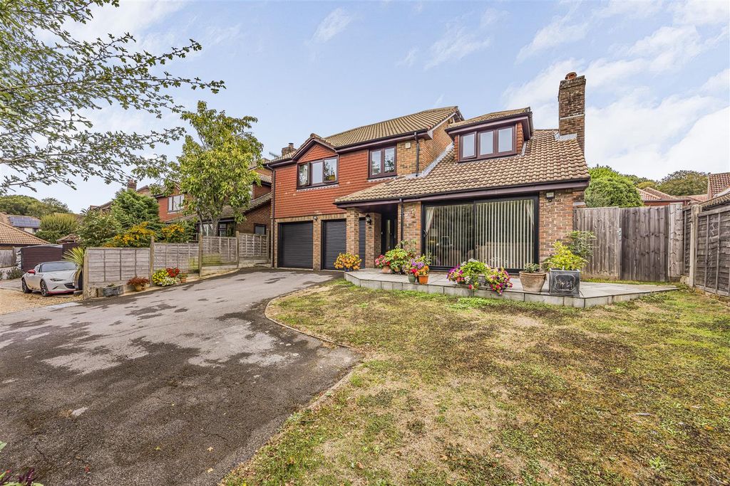 Property photo 1 of 28 2 Woodland View, Horndean-Porticomarketing-Soldby-