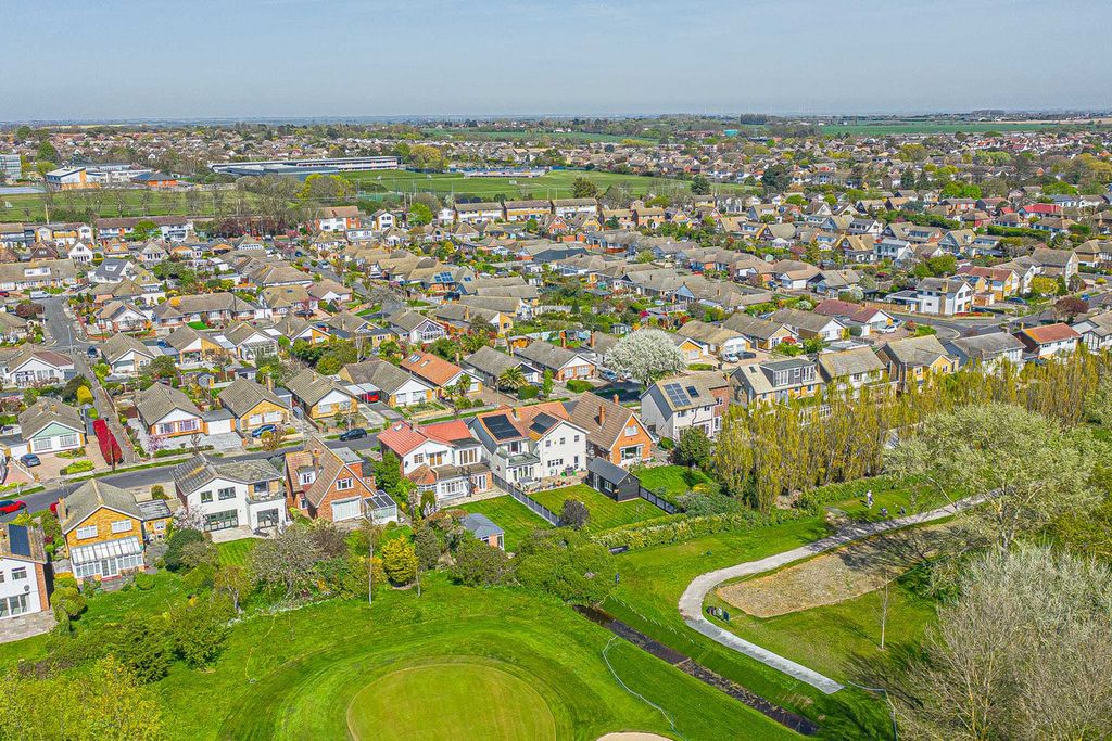 Property photo 3 of 49