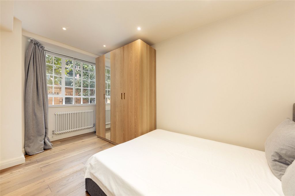 Property photo 3 of 12 Principal Bedroom