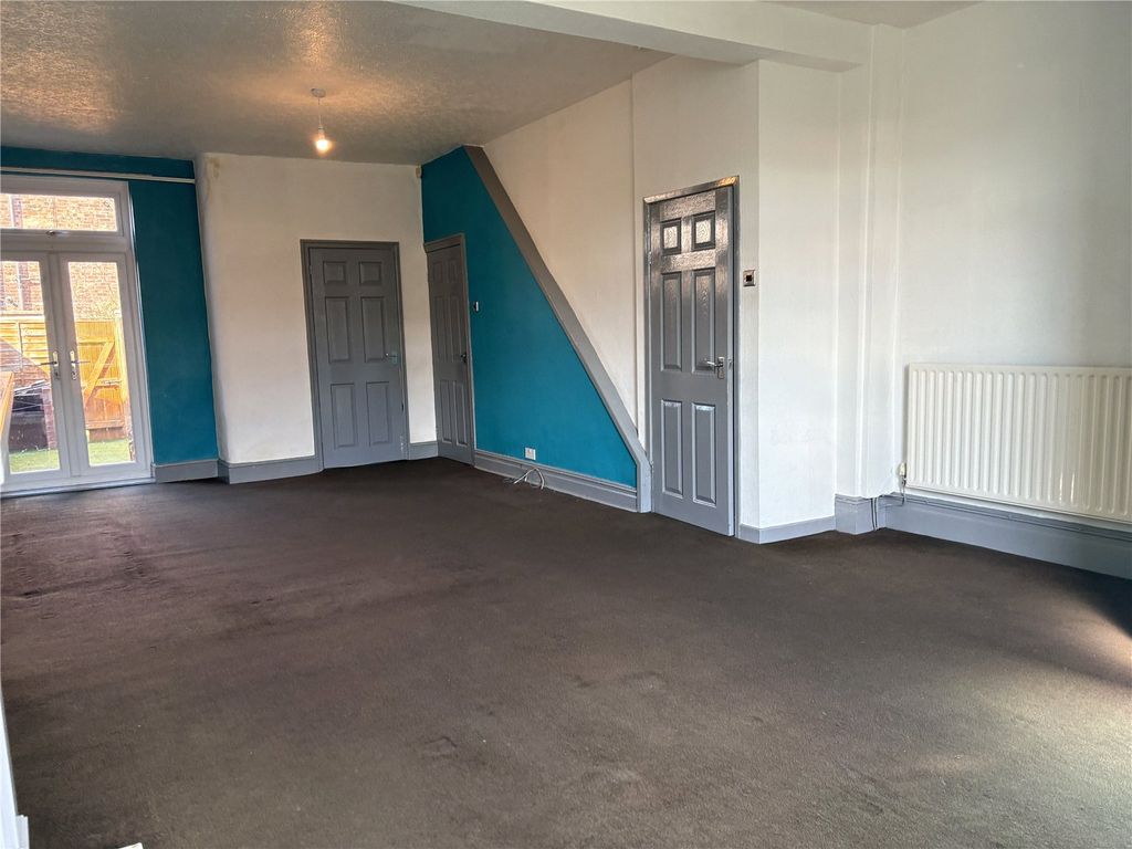 Property photo 2 of 9 Living/ Dining Room