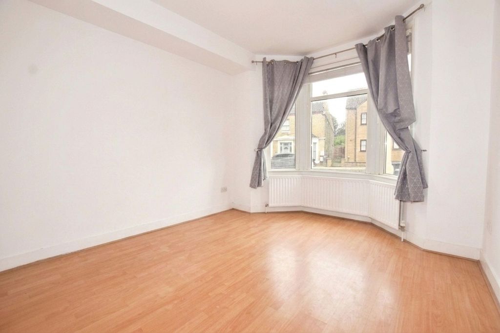 Property photo 3 of 7