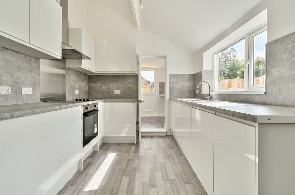Property photo 3 of 16 1318397-23-685Edf...