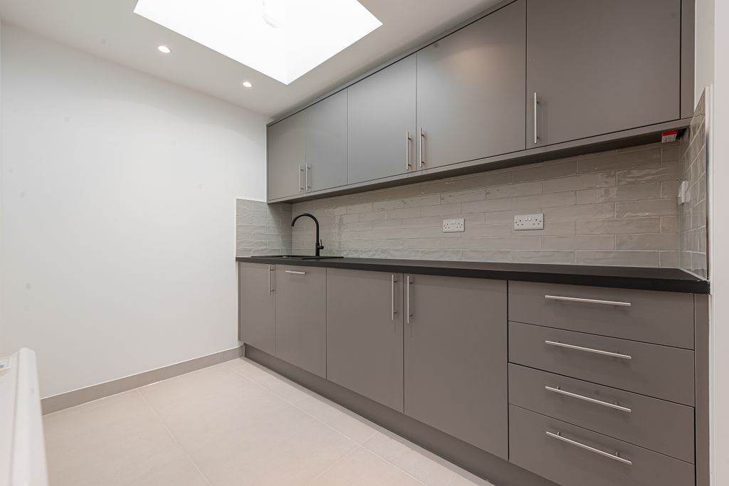 Property photo 2 of 12 Riverside House, Unit 4-006