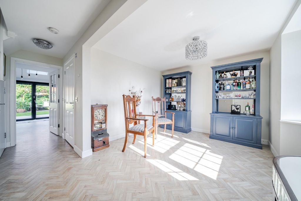 Property photo 3 of 19 1448752-10-69E608Deccd6B.Jpg