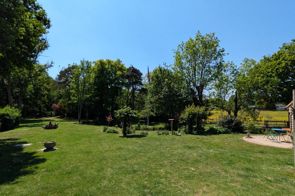 Property photo 3 of 15 Garden
