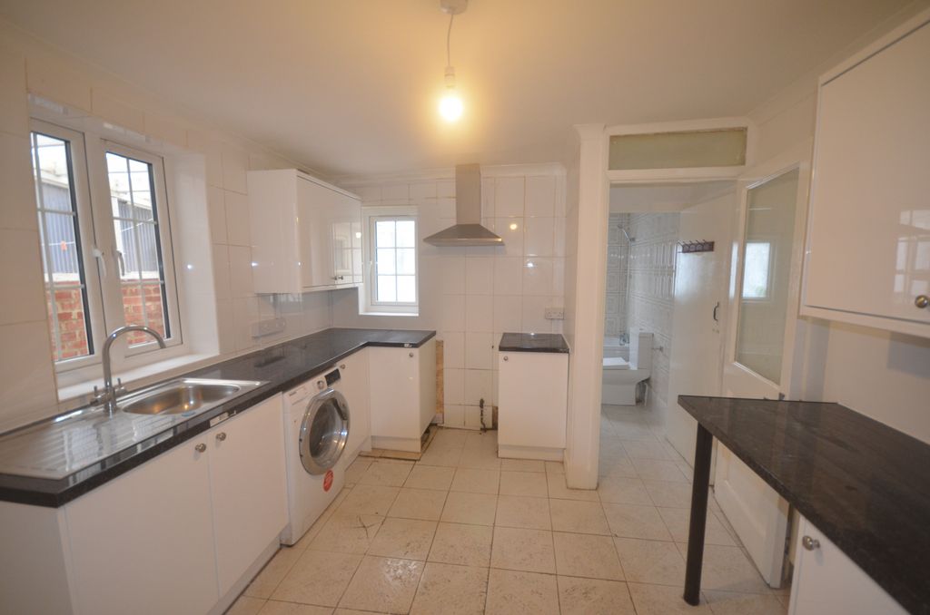 Property photo 1 of 15 Three Bedroom House