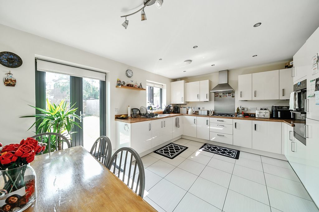 Property photo 2 of 23 1312068-4-6853De8...