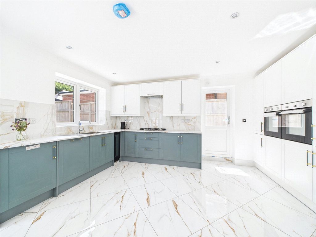 Property photo 2 of 17 Picture No. 16