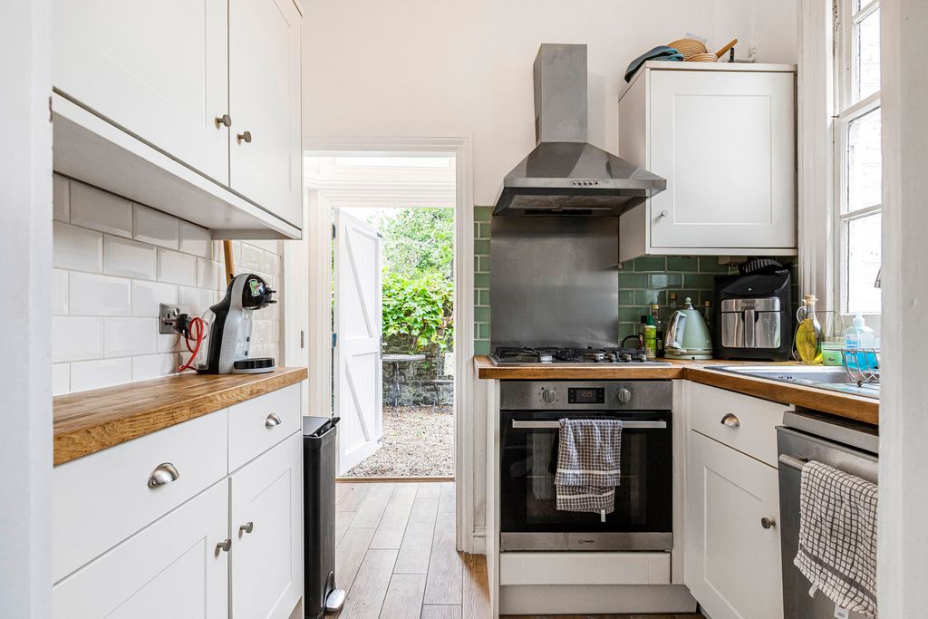 Property photo 2 of 18 Kitchen
