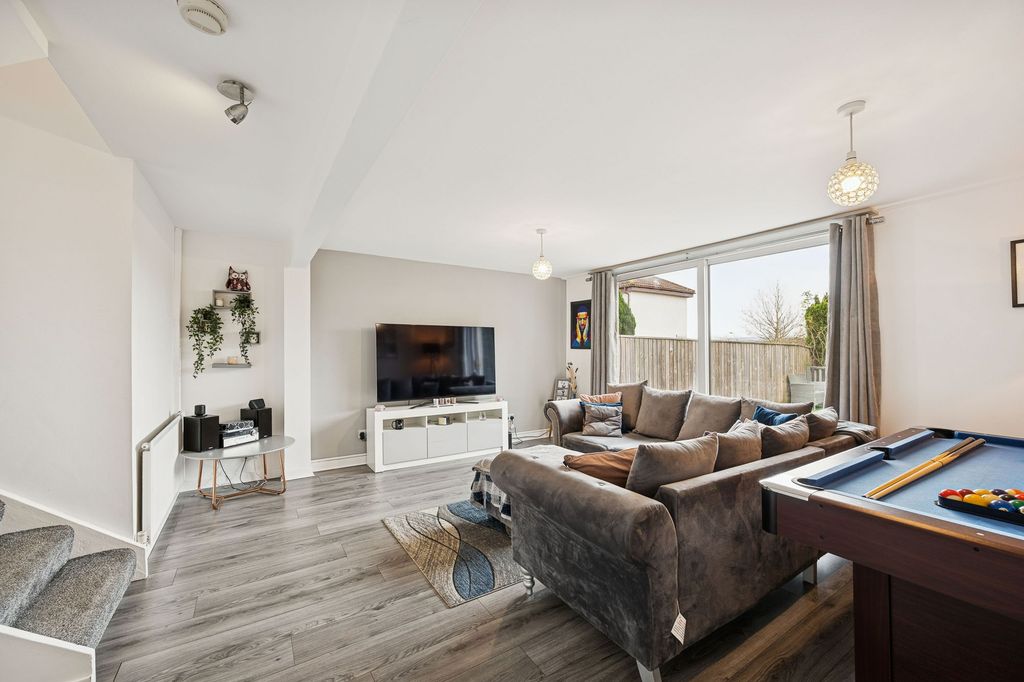 Property photo 1 of 18 Lounge