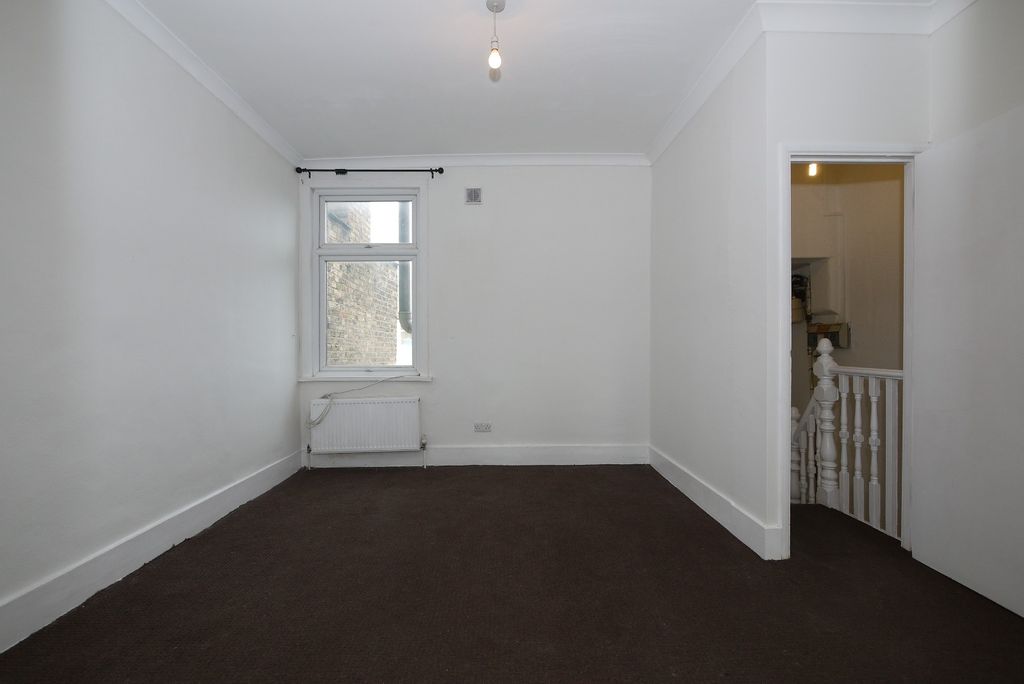 Property photo 2 of 7 1947353