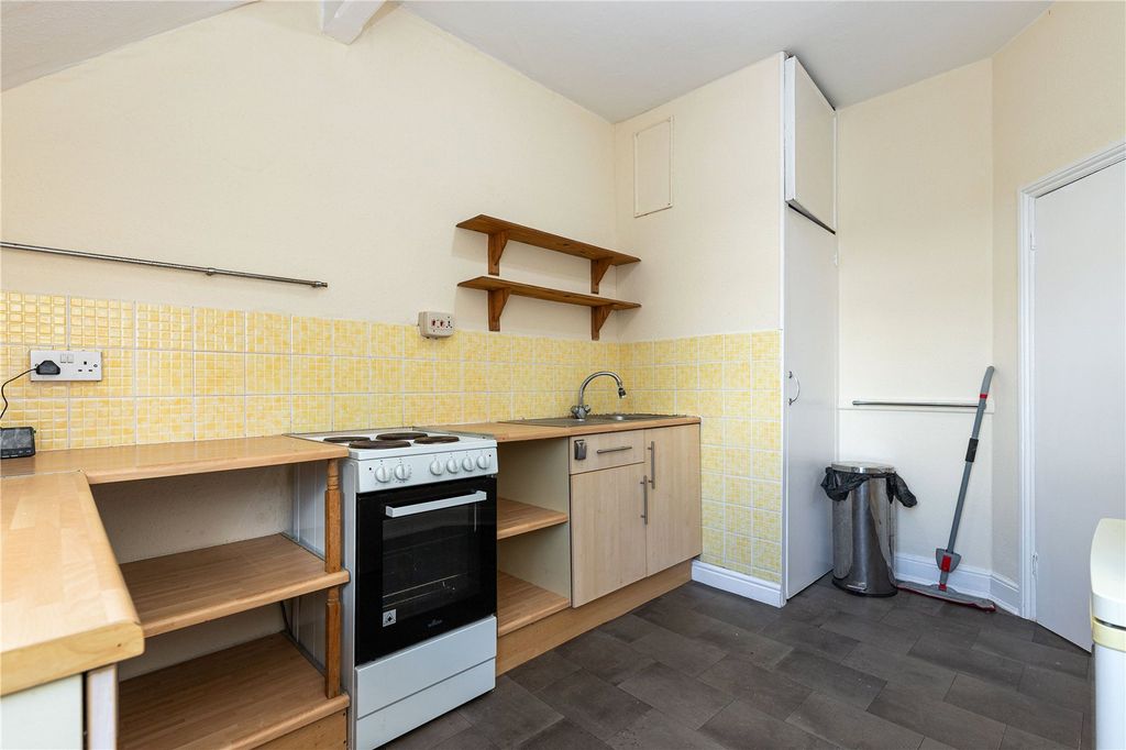 Property photo 3 of 7 Kitchen/Breakfast Rm