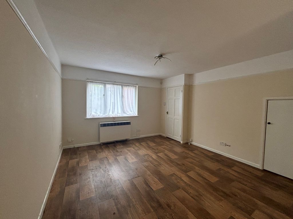Property photo 3 of 21 Living Room
