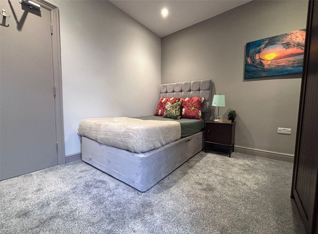 Property photo 2 of 8 Picture No. 06