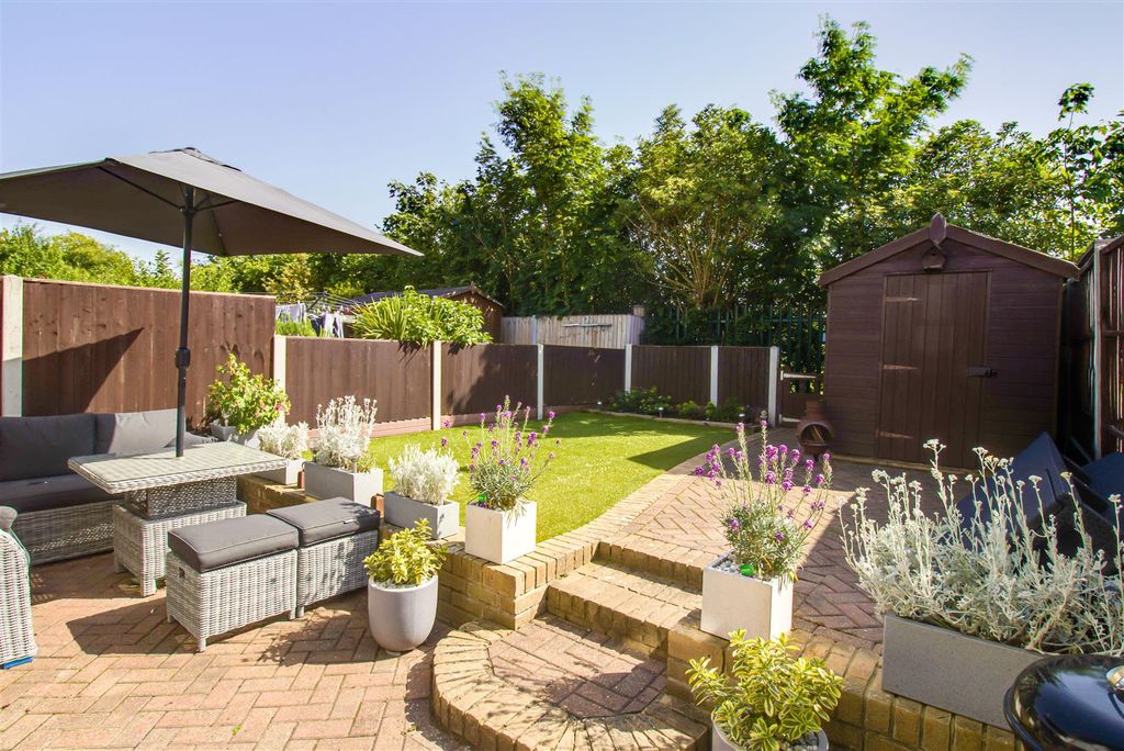 Property photo 2 of 17 Garden