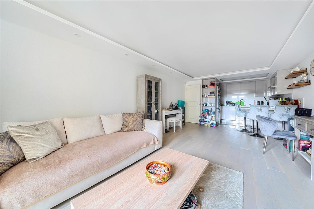 Property photo 3 of 11 1365796-15-68Fba1F4038B3.Jpg