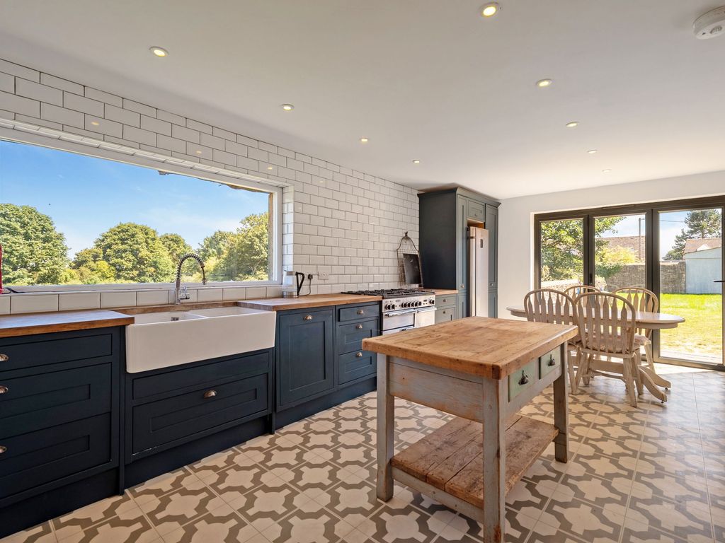 Property photo 3 of 28