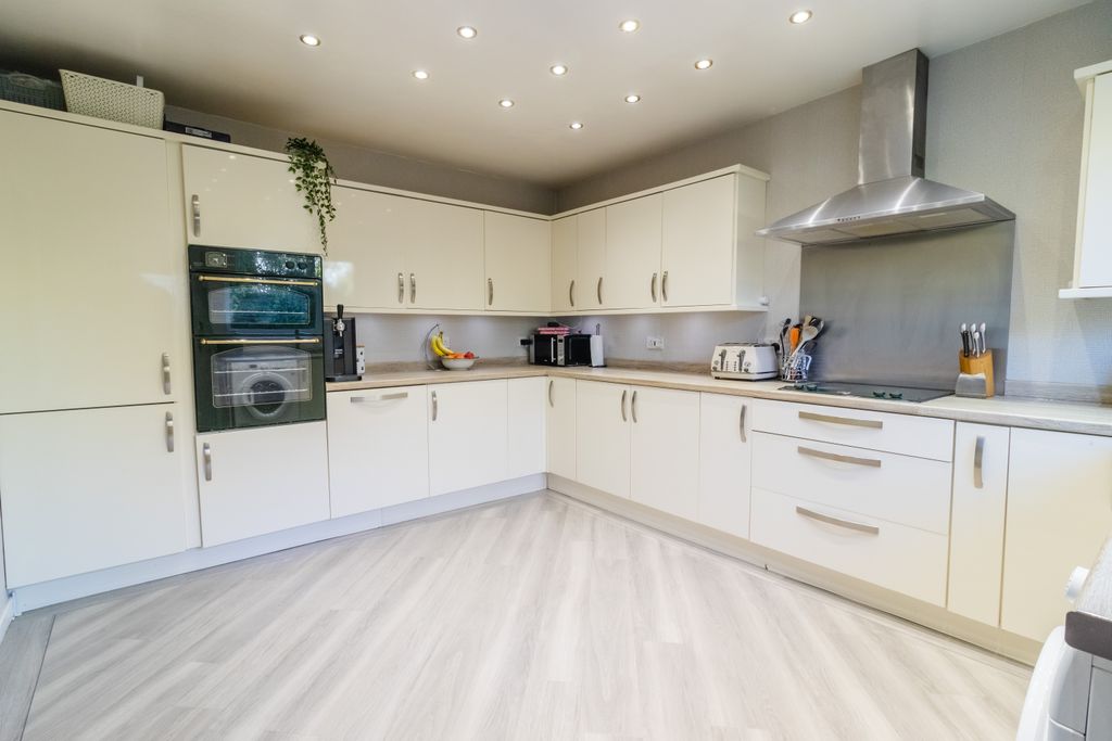 Property photo 3 of 42 Kitchen