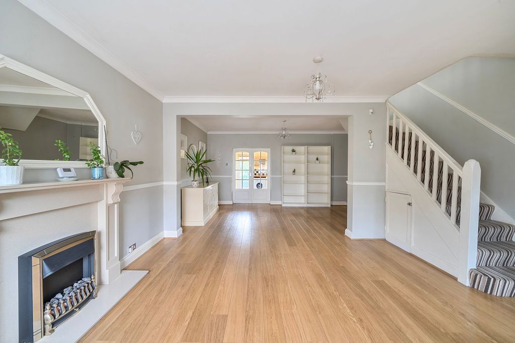 Property photo 3 of 11